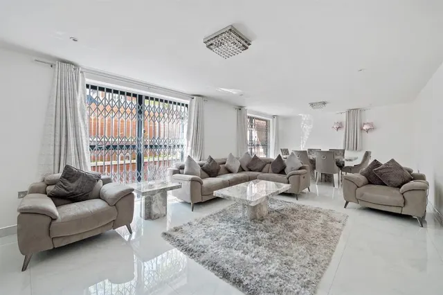 Mapesbury Road, London, NW2, photo 1