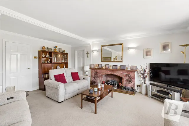 Photo 2 — Laburnham Gardens, Upminster, RM14