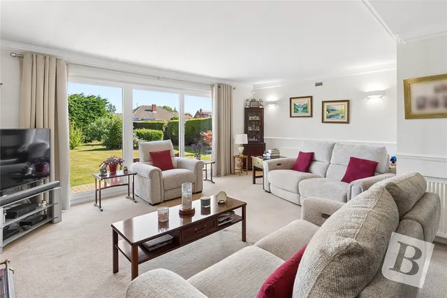 Photo 3 — Laburnham Gardens, Upminster, RM14