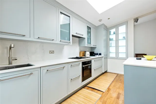 Royal Crescent Mews, London, W11, photo 3