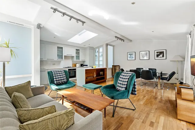 Royal Crescent Mews, London, W11, photo 1