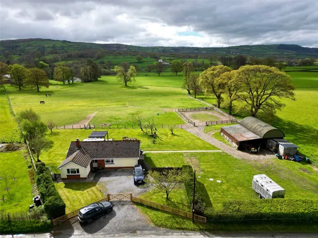 Crugybar, Llanwrda, photo 1