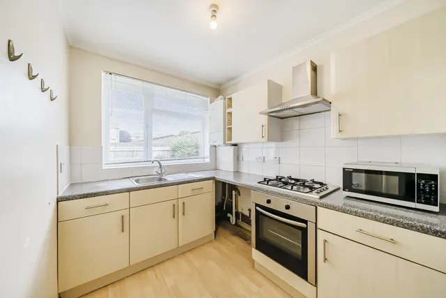 Victoria Road, Ruislip, HA4, photo 3