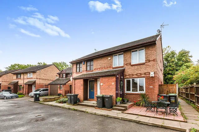 Maypole Road, Gravesend, Kent, DA12, photo 1