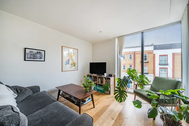 Flat 8, 10 Prebend Street, London, photo 1