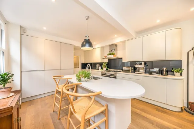 Weir Road, SW12, photo 3