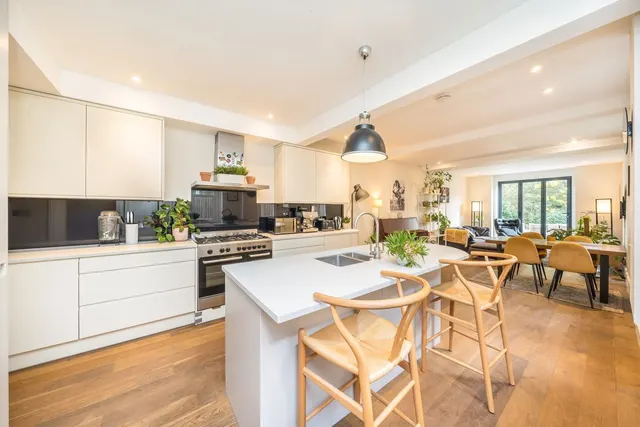 Weir Road, SW12, photo 2