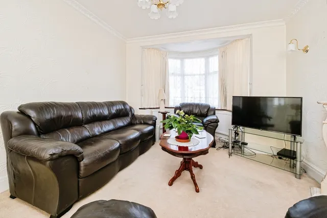 Photo 2 — Minster Way, Hornchurch, Essex, RM11