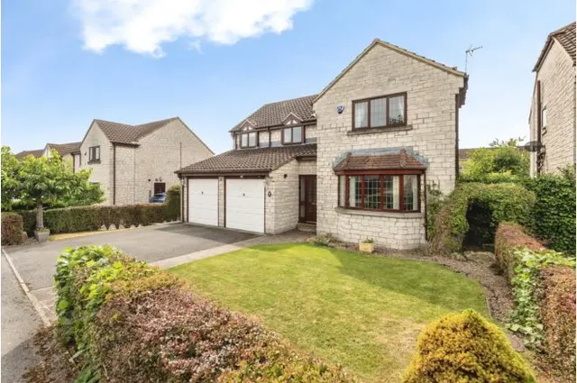 Hillside Close, Hillam, LS25, photo 1