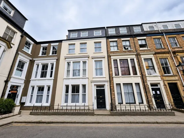 Alma Square, Scarborough YO11 1JR, photo 1