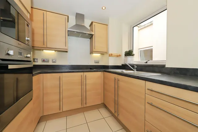 Park Road, Hagley, DY9, photo 3