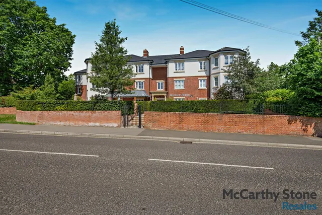 High Street, Cranbrook, TN17, photo 1