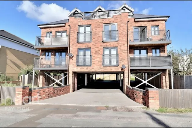 London Road, Benfleet, SS7, photo 1
