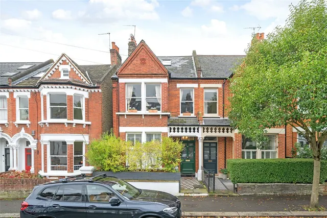 Narbonne Avenue, Clapham, SW4, photo 1