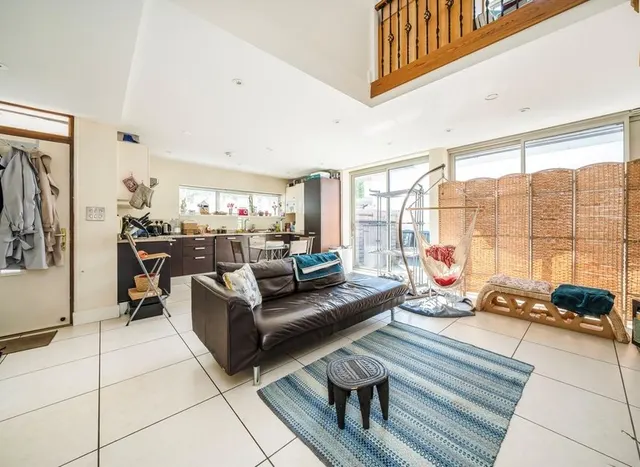 Photo 2 — Manuka Close, Hanwell, W7