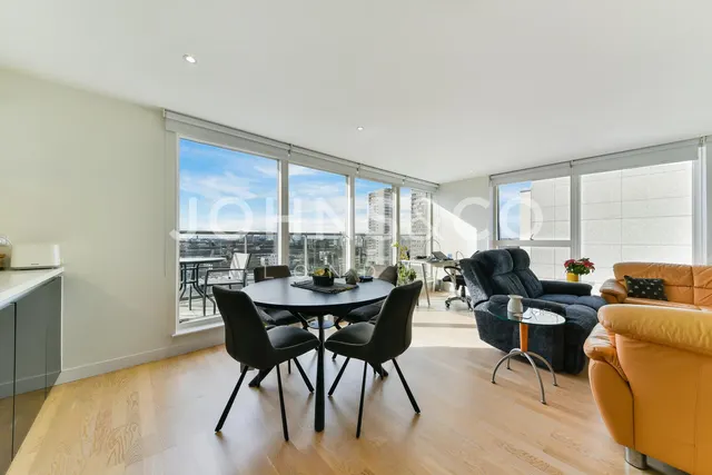 Pump House Crescent, Brentford, TW8, photo 1