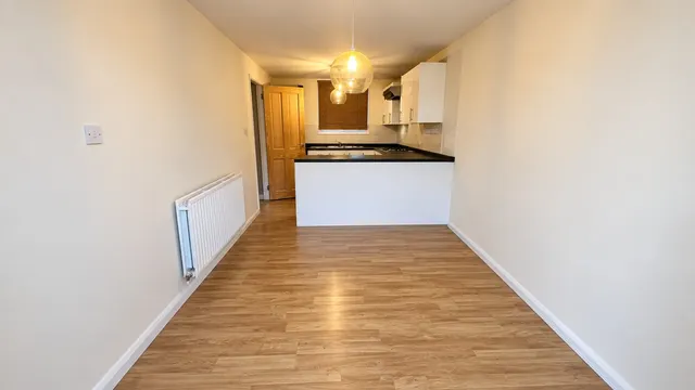 Spacious Three-Bedroom House to Rent, photo 1