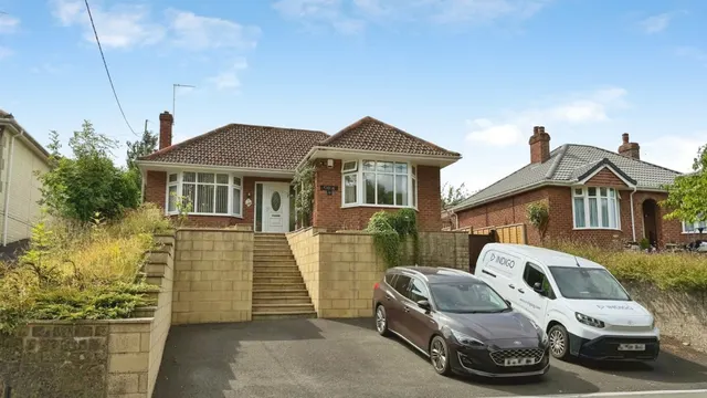 Laverton Road, Westbury, photo 1