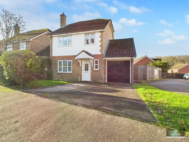 Barber Close, Maidenbower, photo 1