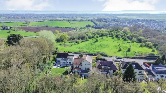 Photo 3 — Vicarage Hill, Benfleet