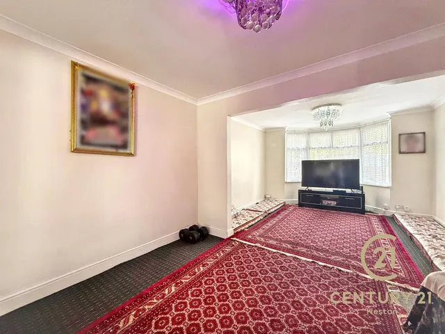 Heston Road, Hounslow, TW5, photo 2