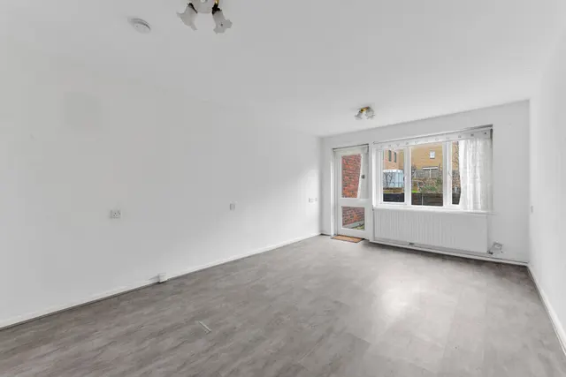 Photo 2 — Nunhead Lane, Peckham, SE15 3QR