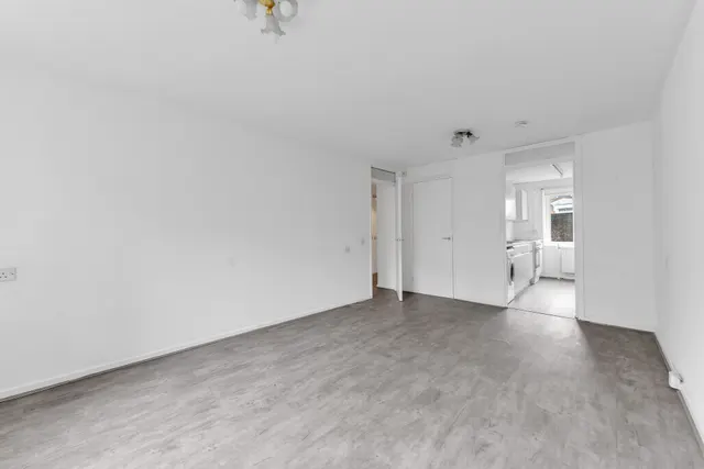 Photo 3 — Nunhead Lane, Peckham, SE15 3QR