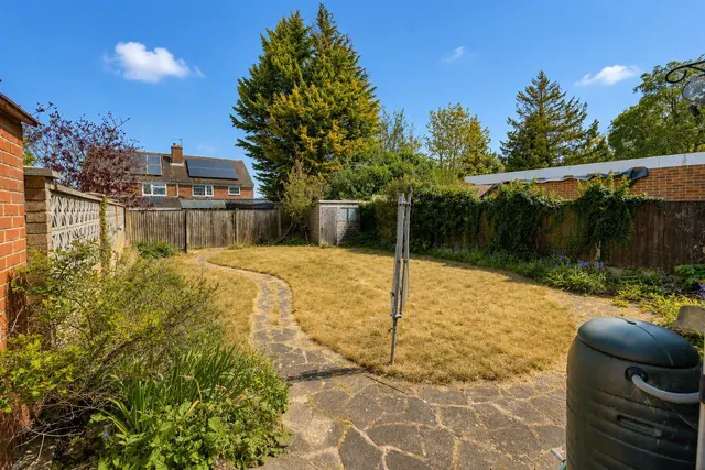 Photo 2 — Toland Close, Luton, Bedfordshire, LU4