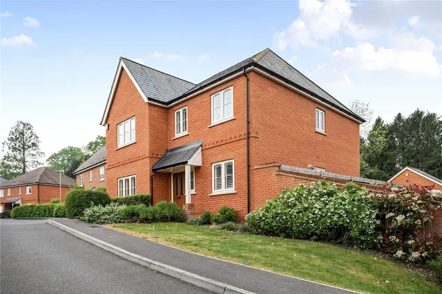 Silver Court, Hartley Wintney, Hampshire, RG27 8FJ, photo 1