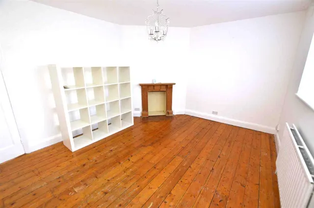Manor Court, Twickenham, TW2, photo 2