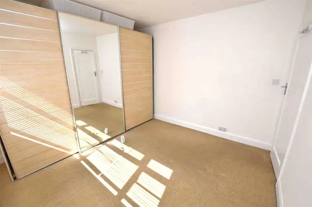 Manor Court, Twickenham, TW2, photo 3