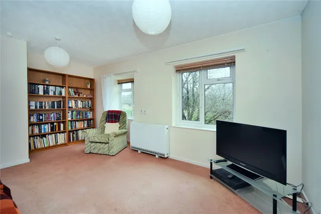 Henbit Close, Tadworth, KT20, photo 2