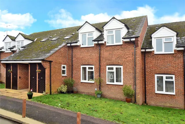 Henbit Close, Tadworth, KT20, photo 1