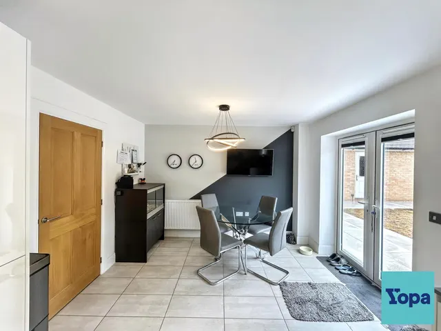 Athelstan Crescent, Rochford, SS4, photo 3