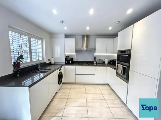 Athelstan Crescent, Rochford, SS4, photo 2