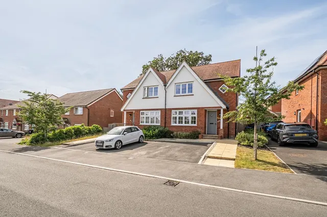 Falcon Road, Warminster, photo 1