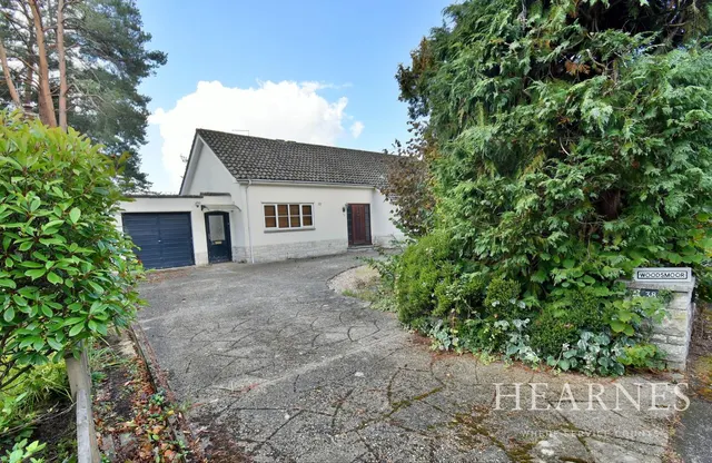 Chander Close, BH22, photo 1