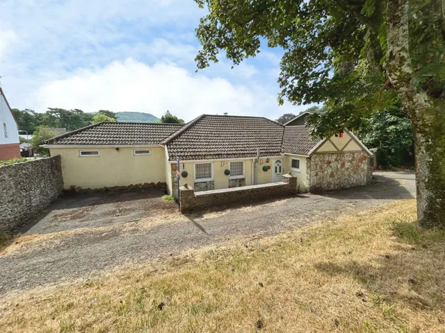 Hawthorn Avenue, Port Talbot, SA12, photo 1