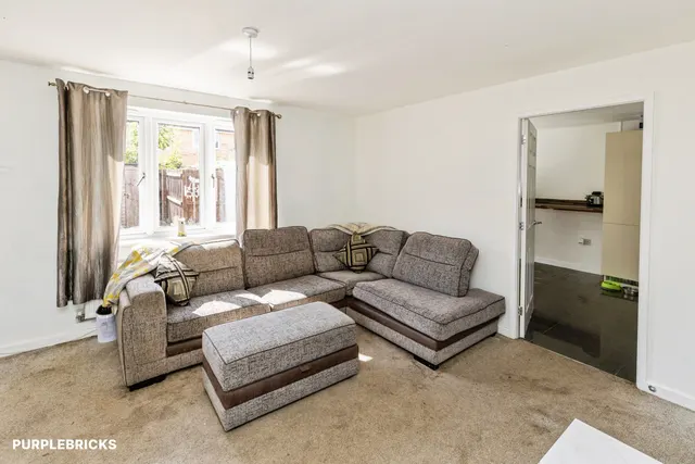 Whitehead Drive, Wrexham, LL11, photo 3