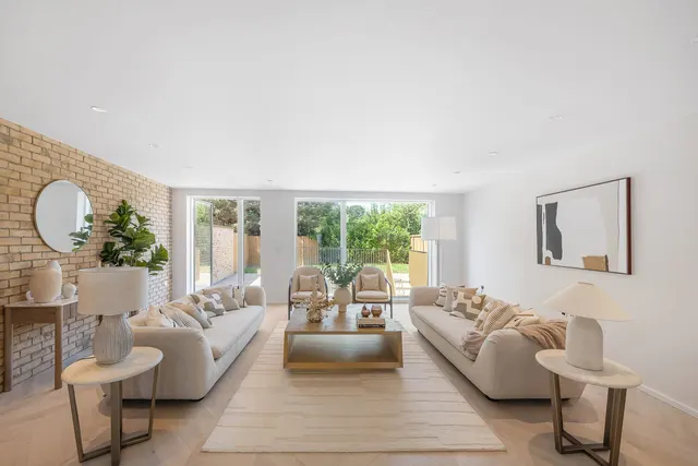 Coombe Lane, Wimbledon, SW20, photo 3