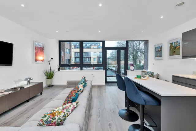Photo 2 — Flat 22, Technology House, Milton Keynes, 151 Silbury Boulevard, MK9 1GE