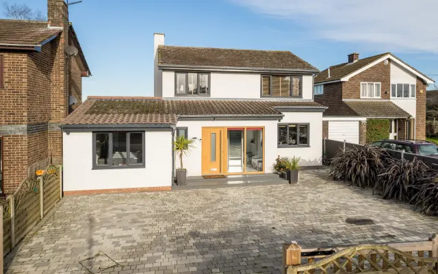 The Close, Thurleigh, Bedford, photo 1