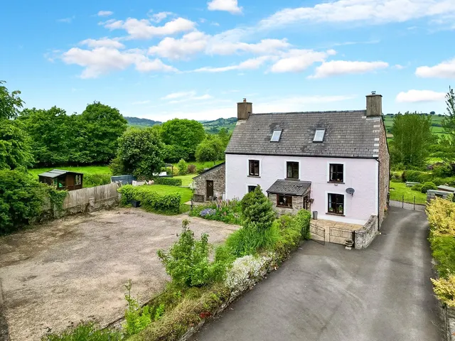5 bedroom house, Llangorse, Brecon