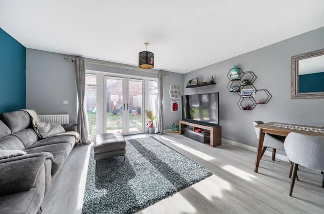 Holmes Place, Binfield, RG42, photo 3