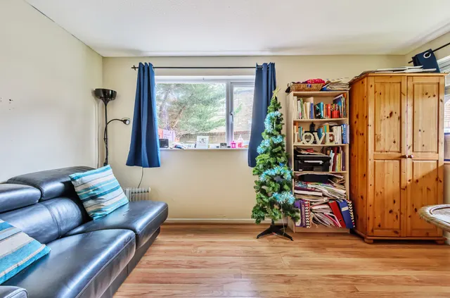 Wooburn Close, Uxbridge, UB8, photo 1