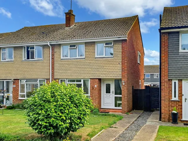 Fontwell Close, Rustington, photo 1
