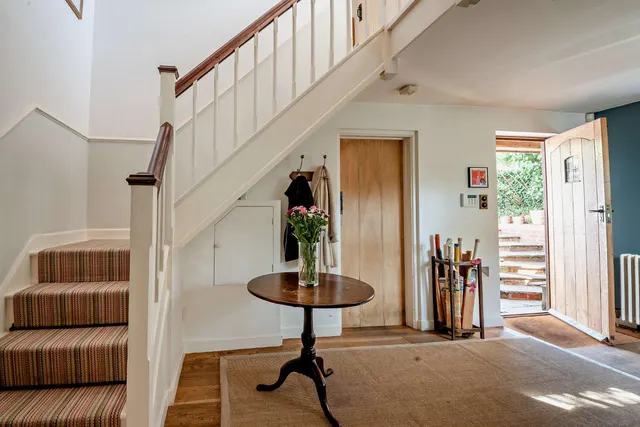 Photo 2 — Beckfords, Upper Basildon, Berkshire, RG8 8PE