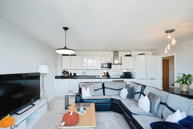Davaar House, Ferry Court, CF11, photo 1