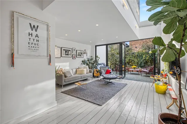 College Road, London, NW10, photo 1