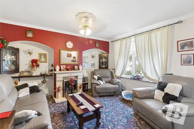 Photo 3 — Becontree Avenue, Dagenham, RM8